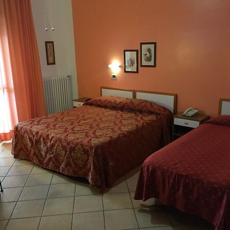Hotel Magda Novafeltria Habitación foto