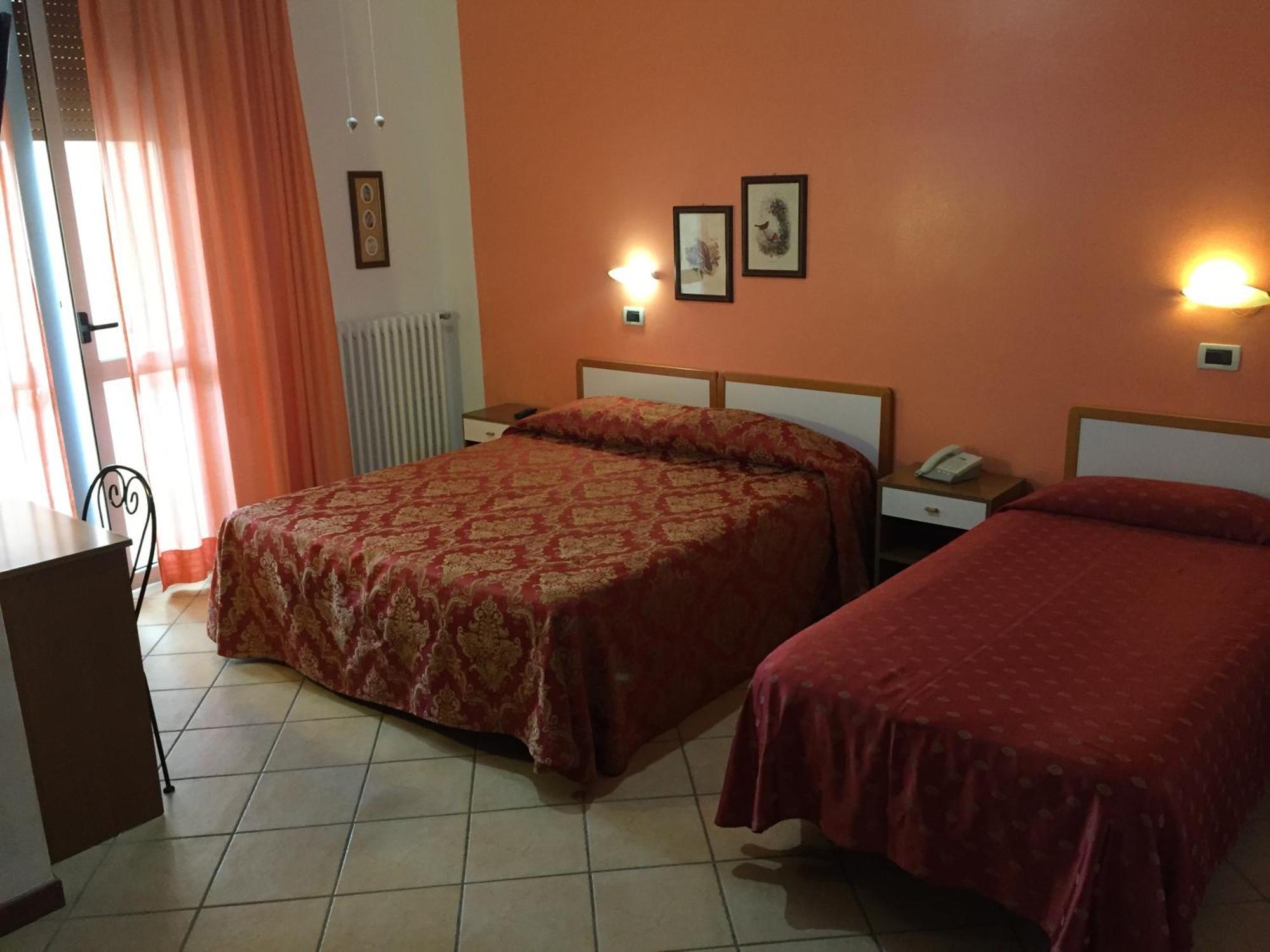 Hotel Magda Novafeltria Habitación foto