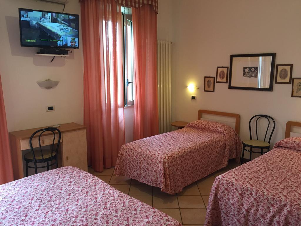 Hotel Magda Novafeltria Habitación foto